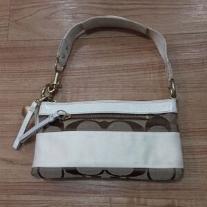 ELEGANT COACH PURSE(approximately 10x5 Innches)❤❤❤